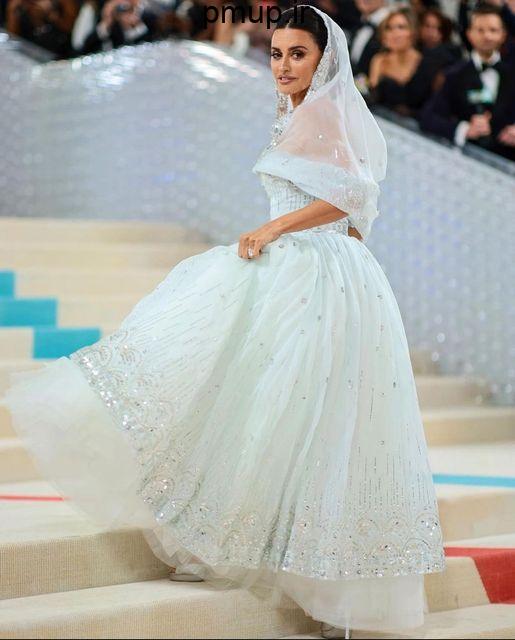 لباس زیبای پنه‌لوپه کروز در مراسم مت گالا +عکس