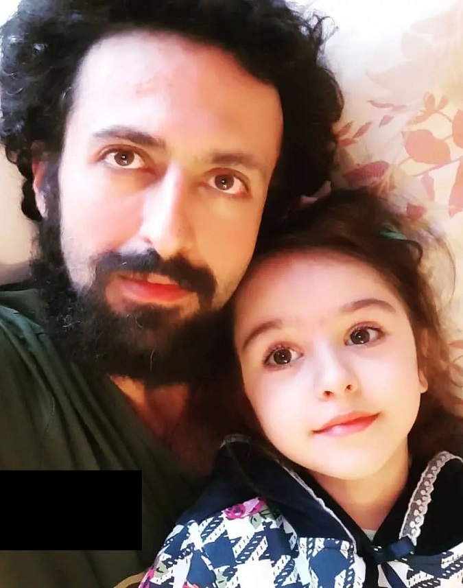 حسام محمودی و دختر سه ساله اش